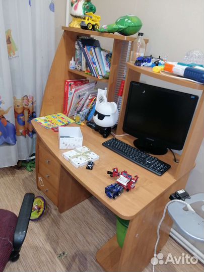 Компьютерный стол