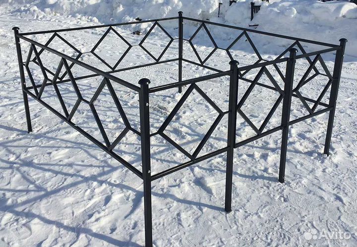 Оградка на кладбище