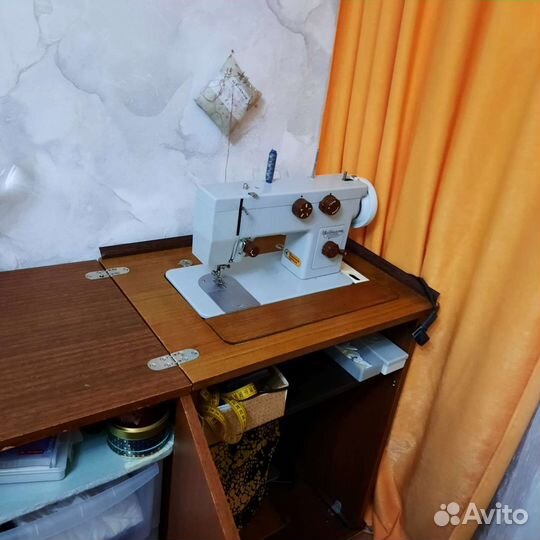 Швейная машинка чайка 143
