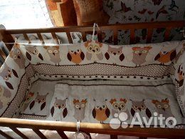 Детская кроватка с маятником