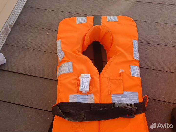 Спасательный жилет
