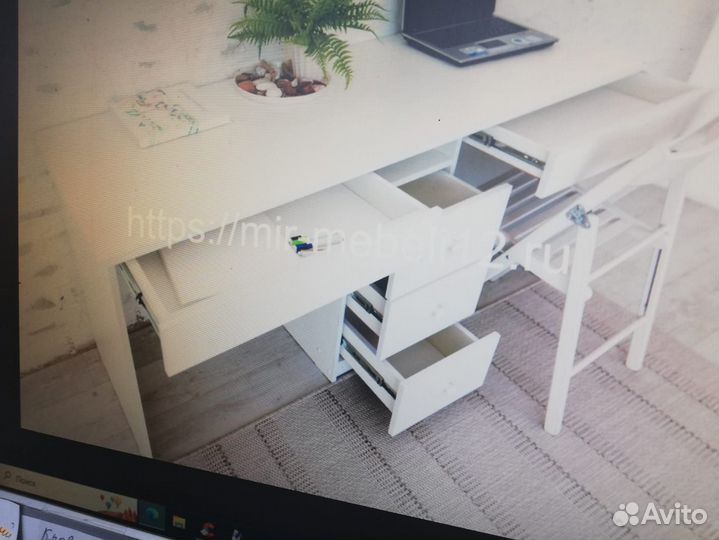 Детский письменный стол