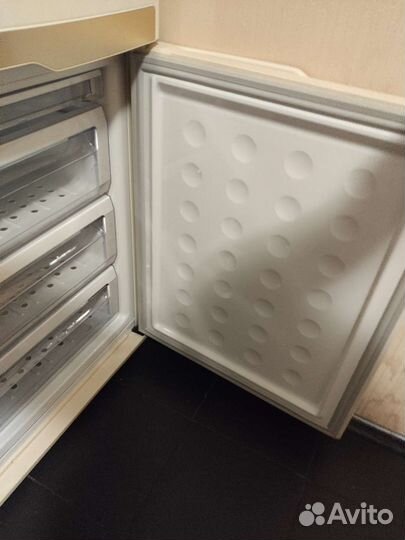 Холодильник Samsung