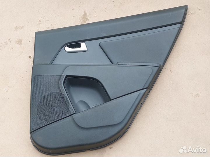 Обивка двери задняя левая Kia Sportage 3 SL