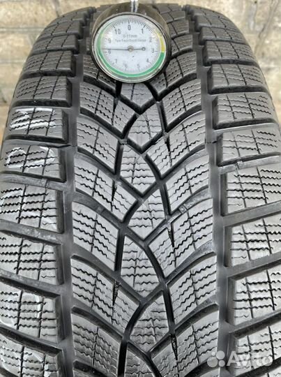 Goodyear UltraGrip Performance Gen-1 215/55 R17
