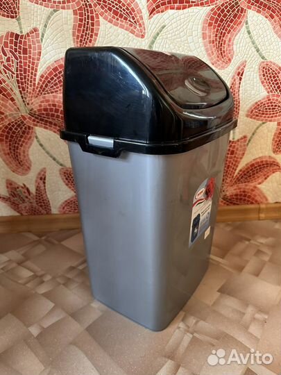 Мусорное ведро пластиковое