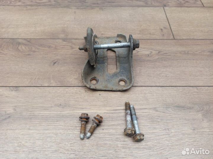 Крепление балки подвески заднее Peugeot 308