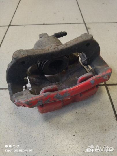 Суппорт тормозной передний правый Chevrolet Cruze