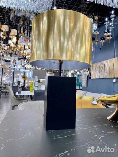 Настольная лампа