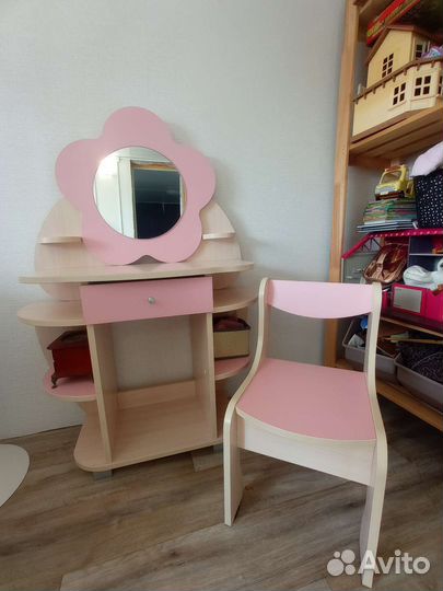 Детский туалетный столик