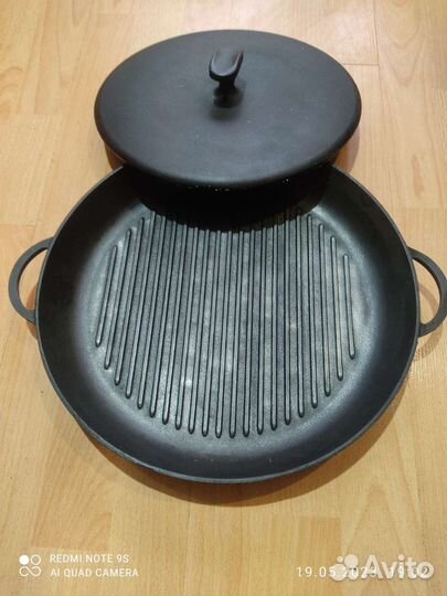 Чугунная сковорода для цыпленка тапака