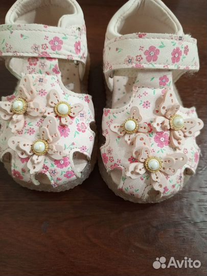 Продам сандальки для маленькой принцессы