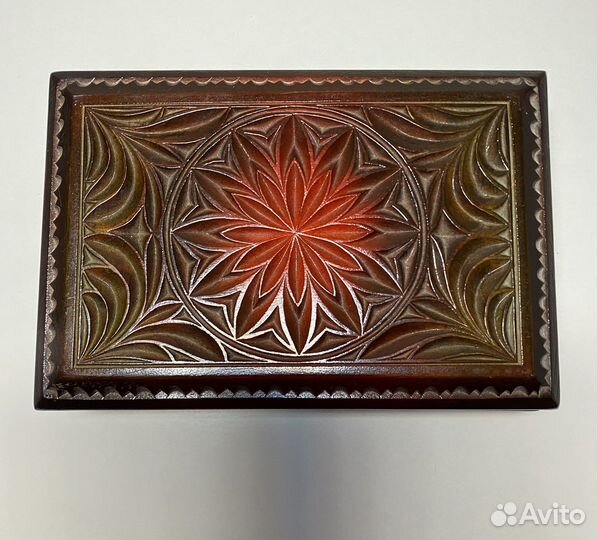 Шкатулка резная деревянная