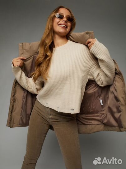 Свитер женский оверсайз бежевого цвета