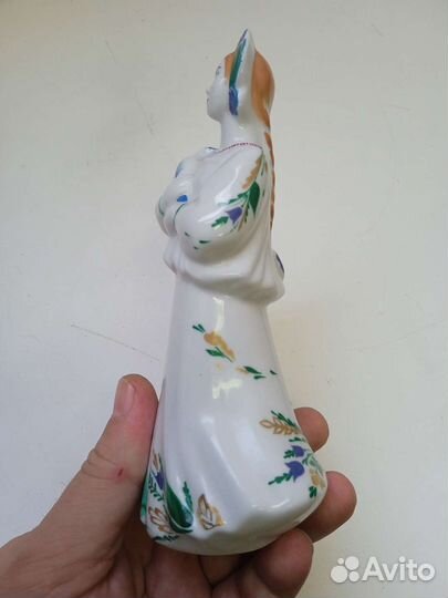 Статуэтка девушка с голубем