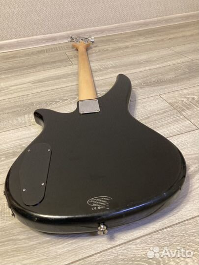 Бас гитара Yamaha