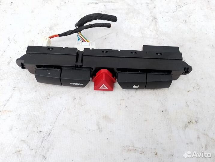 Кнопка аварийной сигнализации Kia Ceed