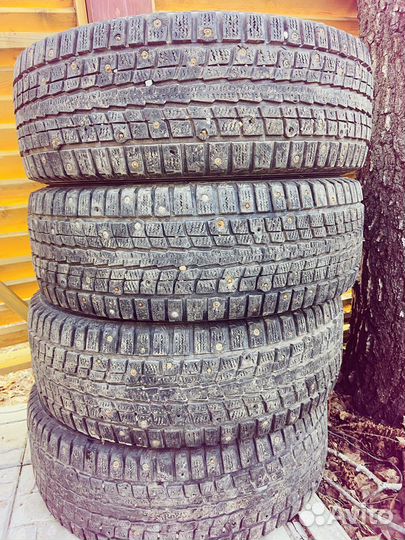 Dunlop SP Winter Ice 01 215/65 R16