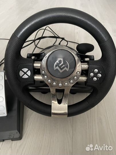 Игровой руль с педалями