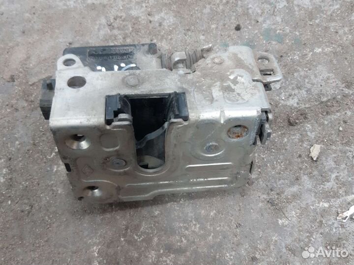 Замок задней двери renault logan