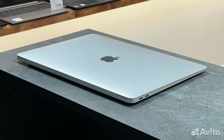 MacBook Air 13 2020 M1 / 18 циклов