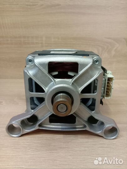 Двигатель для стиральных машин Indesit 160021751