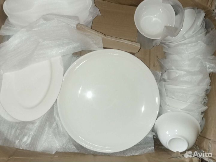 Набор столовой посуды новый