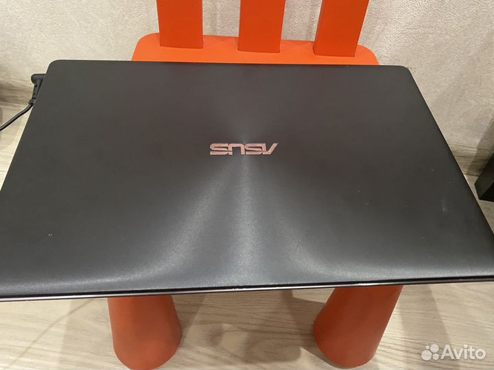 Ноутбук asus