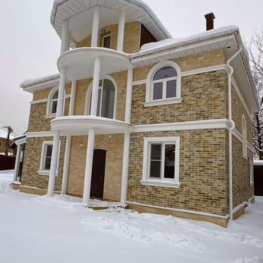 Коттедж 290 м² на участке 10 сот.