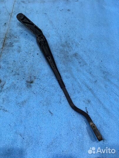Поводок стеклоочистителя мерседес 220 левый