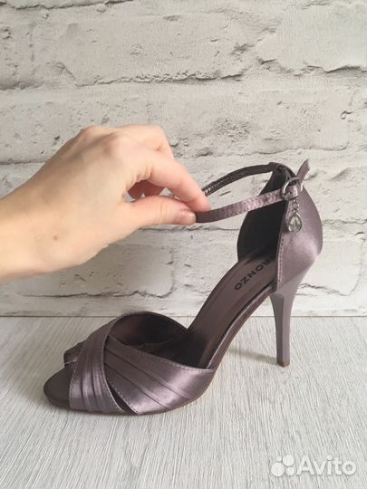 Новые атласные босоножки 37 размер