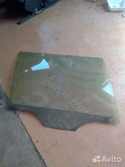 Стекло задней правой двери Skoda Octavia A5