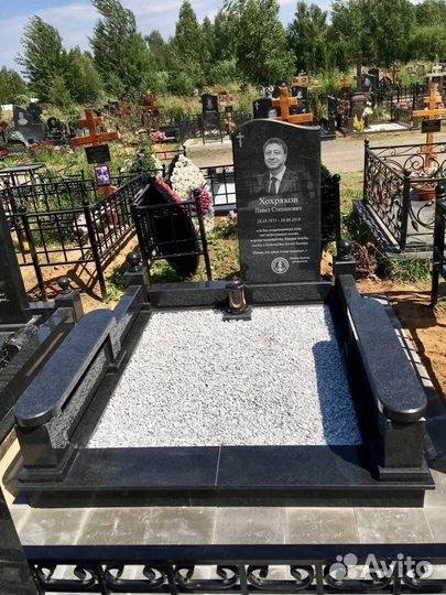 Памятники на могилу из гранита и мрамора