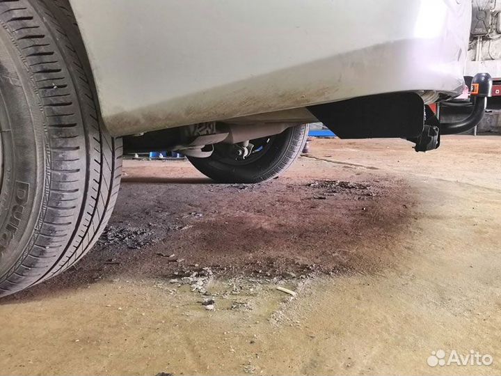 Фаркоп тсу установка Toyota Noah R80 Restyling, 20