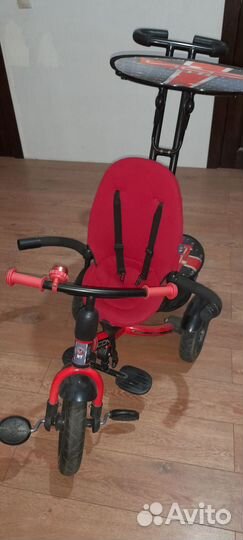 Трехколесный велосипед с ручкой