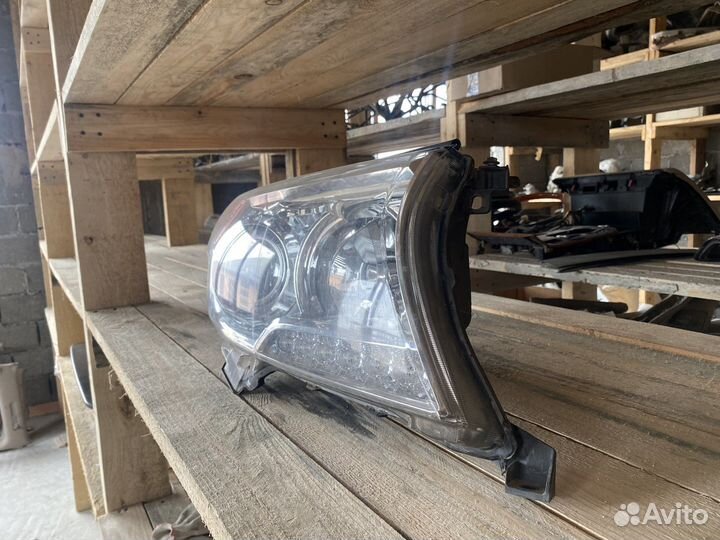Правая фара Land Cruiser 200