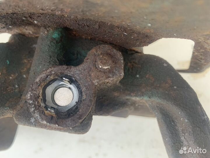 Кулак поворотный правый Nissan Almera N16