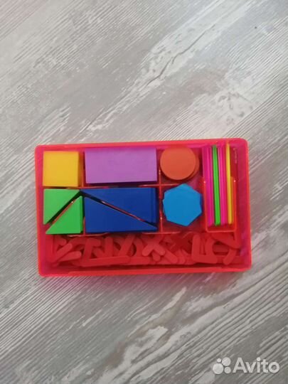 Набор цифр и геометрических фигур