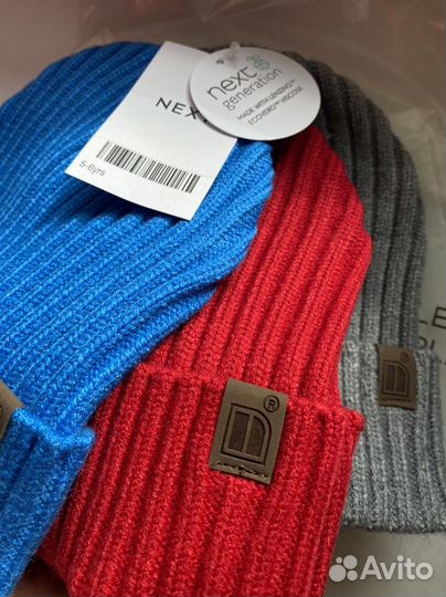 В наличии next 5-6 лет комплект шапок