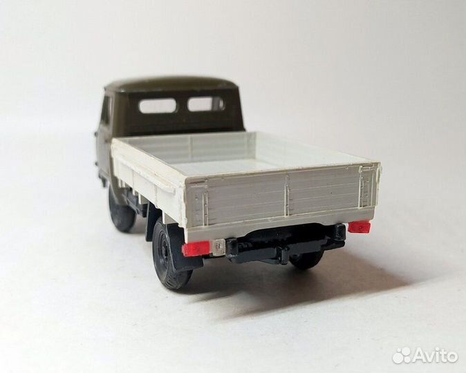 Уаз-452Д бортовой ранний