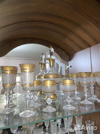 Хрустальные рюмки на ножке