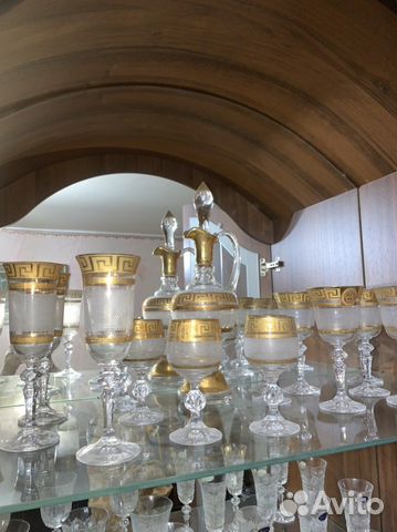 Хрустальные рюмки на ножке