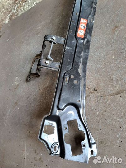 Верхняя рамка радиатора Mercedes W203