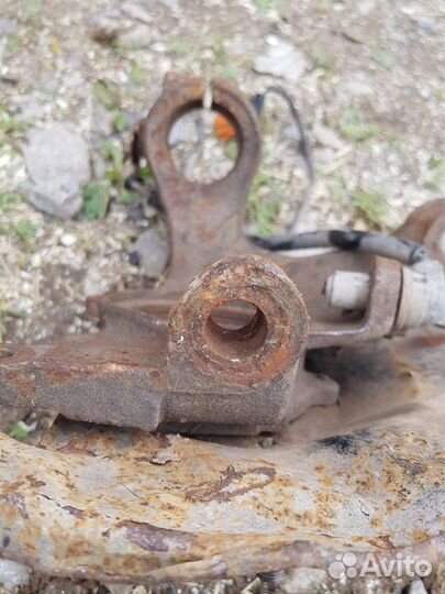 Кулак передний правый Honda Capa