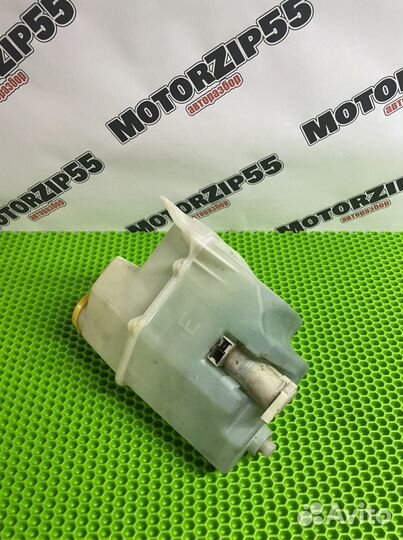 Бачок омывателя nissan