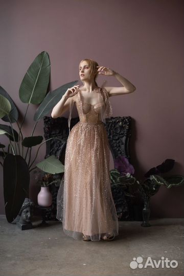 Выпускное платье в пол золотое