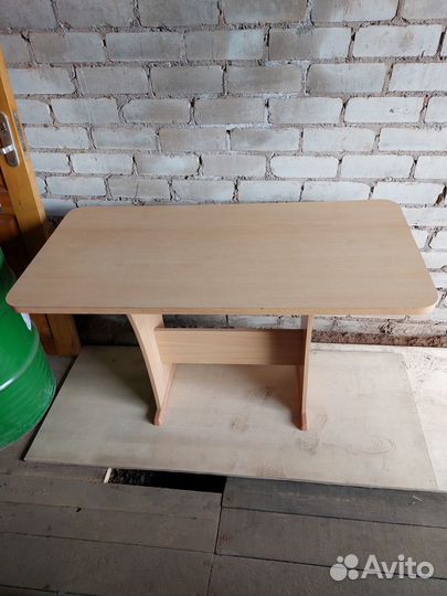 Стол обеденный