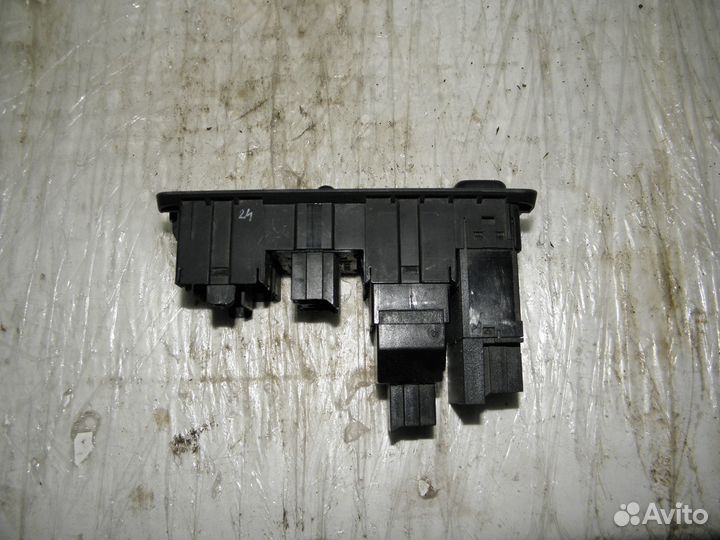 Блок управления зеркалами Mitsubishi Carisma 2003