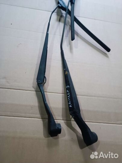 Поводок дворника Мицубиси Лансер 9