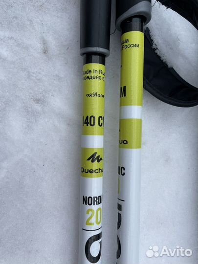 Беговые лыжи с креплением автоматическим и палками